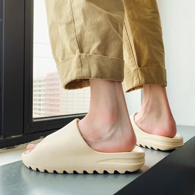 Coconut Slippers Feel like Stepping on Shit Thick-soled Sandals Summer New Non-slip Wearing Sandals
